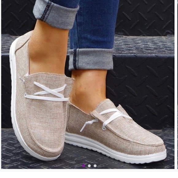 Shoes - NWT Kakhi Boat Shoes, Size 6